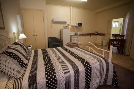Millies Guesthouse & Serviced Apartments - Accommodation Gold Coast 5