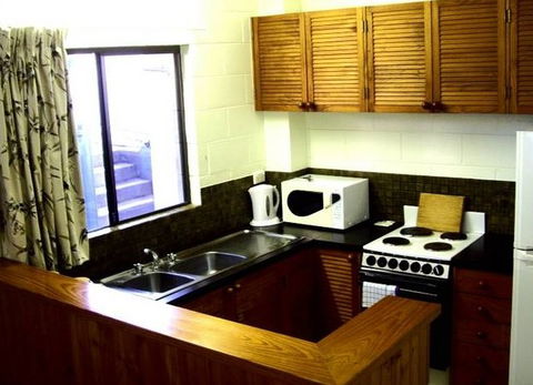 Ti Tree Holiday Apartments - Accommodation Gold Coast 3