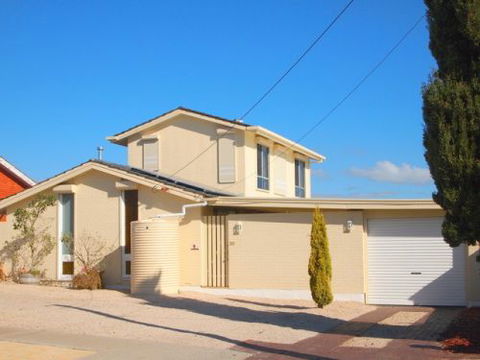 Homes Down Under - Accommodation Gold Coast 2
