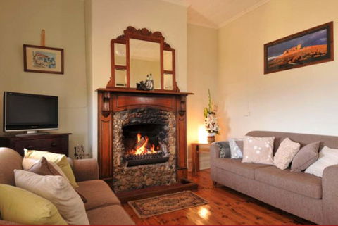 Charlie Bates Cottage - Accommodation Gold Coast 2