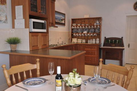 Charlie Bates Cottage - Accommodation Gold Coast 3