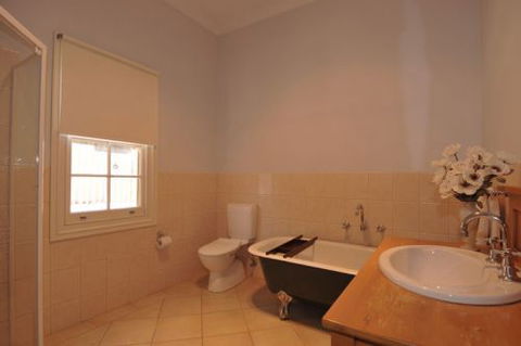 Charlie Bates Cottage - Accommodation Gold Coast 5