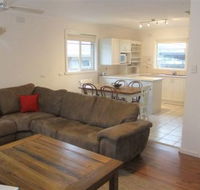 Rosebud Beach House on Kennington - Accommodation Gold Coast