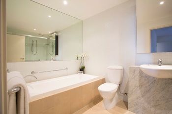 140 Little Collins Apartment Hotel - Accommodation Gold Coast 2