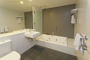Causeway 353 Hotel - Accommodation Gold Coast 8