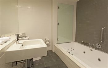Causeway 353 Hotel - Accommodation Gold Coast 10