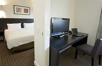 Causeway 353 Hotel - Accommodation Gold Coast 11