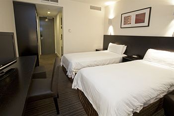 Causeway 353 Hotel - Accommodation Gold Coast 12