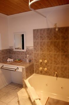 Hill 'N' Dale Farm Cottages - Accommodation Gold Coast 20