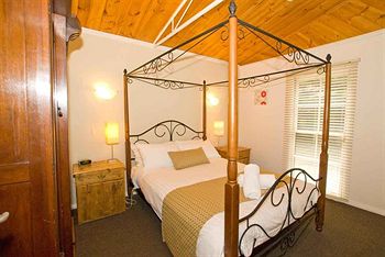 Hill 'N' Dale Farm Cottages - Accommodation Gold Coast 4