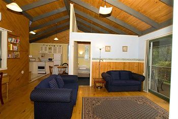 Hill 'N' Dale Farm Cottages - Accommodation Gold Coast 17