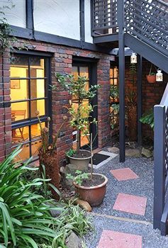 Holly Lodge - Accommodation Gold Coast 5