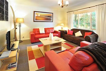 Holly Lodge - Accommodation Gold Coast 6