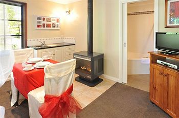 Holly Lodge - Accommodation Gold Coast 12
