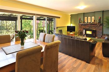 Holly Lodge - Accommodation Gold Coast 17