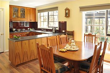 Holly Lodge - Accommodation Gold Coast 20