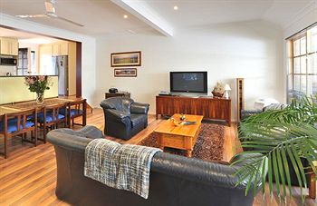 Holly Lodge - Accommodation Gold Coast 28