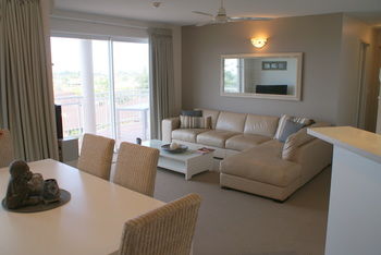 Beachside Resort - Kawana Waters - Accommodation Gold Coast 8
