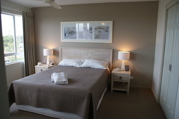 Beachside Resort - Kawana Waters - Accommodation Gold Coast 9