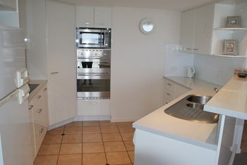 Beachside Resort - Kawana Waters - Accommodation Gold Coast 11
