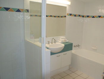 Beachside Resort - Kawana Waters - Accommodation Gold Coast 17
