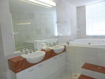 Beachside Resort - Kawana Waters - Accommodation Gold Coast 36