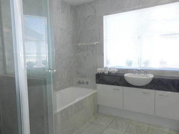 Beachside Resort - Kawana Waters - Accommodation Gold Coast 37