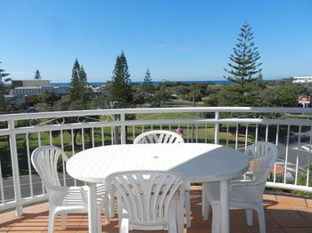 Beachside Resort - Kawana Waters - Accommodation Gold Coast 39