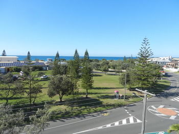Beachside Resort - Kawana Waters - Accommodation Gold Coast 40