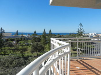 Beachside Resort - Kawana Waters - Accommodation Gold Coast 42