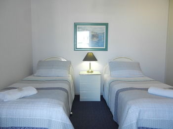 Beachside Resort - Kawana Waters - Accommodation Gold Coast 47