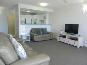 Beachside Resort - Kawana Waters - Accommodation Gold Coast 49