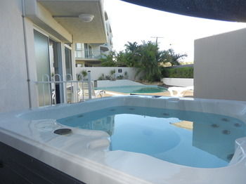 Beachside Resort - Kawana Waters - Accommodation Gold Coast 53