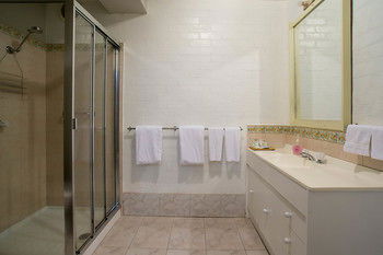 A Camelot Tower & Penthouse - Accommodation Gold Coast 29