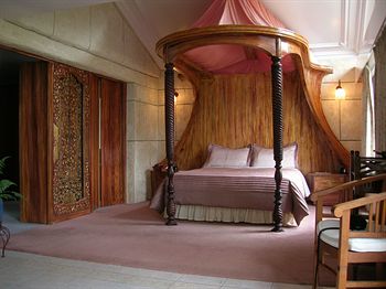 A Camelot Tower & Penthouse - Accommodation Gold Coast 0