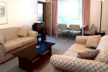 Clayton Monash Motor Inn & Serviced Apartments - Gold Coast 4U 2