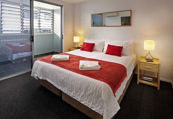Crown On Darby - Accommodation Gold Coast 3