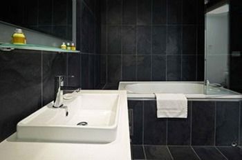 Crown On Darby - Accommodation Gold Coast 21