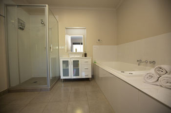 De'Vine Escape - Accommodation Gold Coast 11