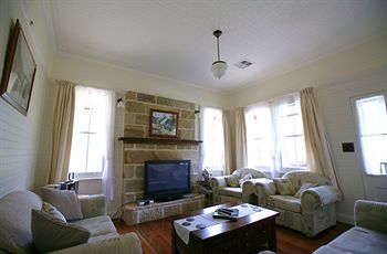 Singletons Retreat - Accommodation Gold Coast 8