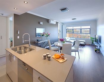 Zara Tower - Luxury Suites And Apartments - Accommodation Gold Coast 2