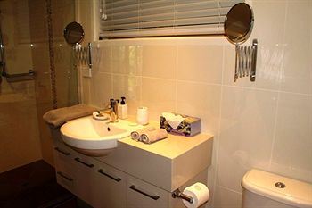 Arabella Guesthouse - Accommodation Gold Coast 9