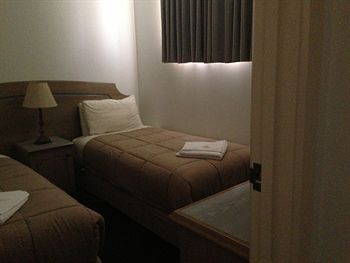 Nunawading Motor Inn - Gold Coast 4U 8