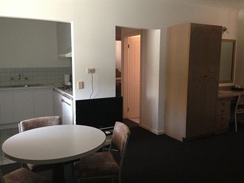 Nunawading Motor Inn - Gold Coast 4U 16