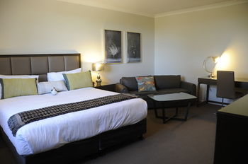 Riverside Oaks Golf Resort - Accommodation Gold Coast 18