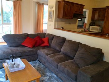 Australian Home Away @ Doncaster Grange Park - Accommodation Gold Coast 17