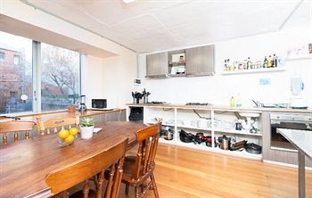 Barkly Backpackers - Hostel - Accommodation Gold Coast 2