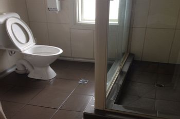 Oslo Hotel - Hostel - Accommodation Gold Coast 0