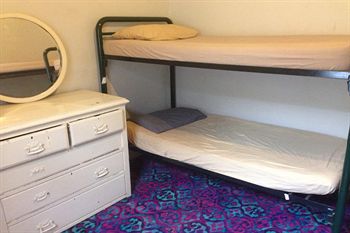 Oslo Hotel - Hostel - Accommodation Gold Coast 2