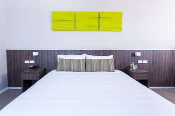 Ibis Styles The Entrance - Accommodation Gold Coast 8